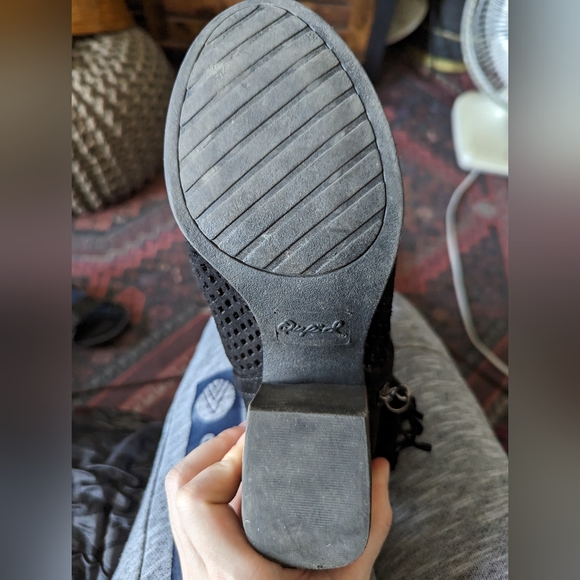 Shoes - Picture 6 of 6